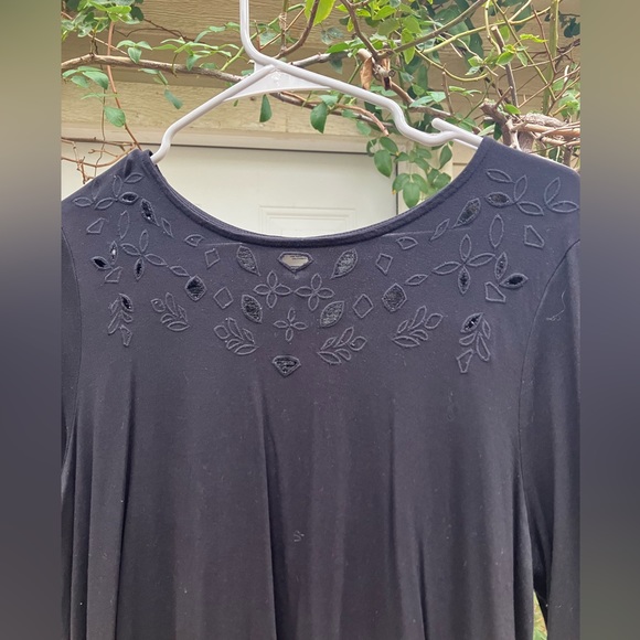 Black long sleeve top, collar detail - Picture 2 of 3